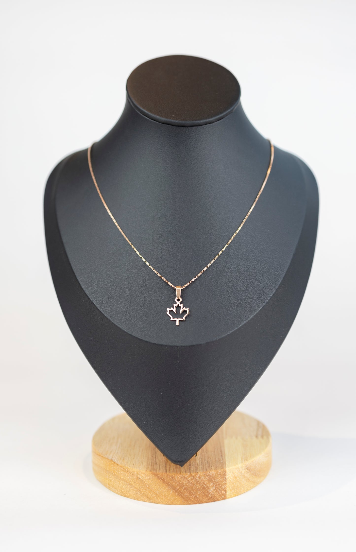 Chaîne ajourée en feuille d'érable