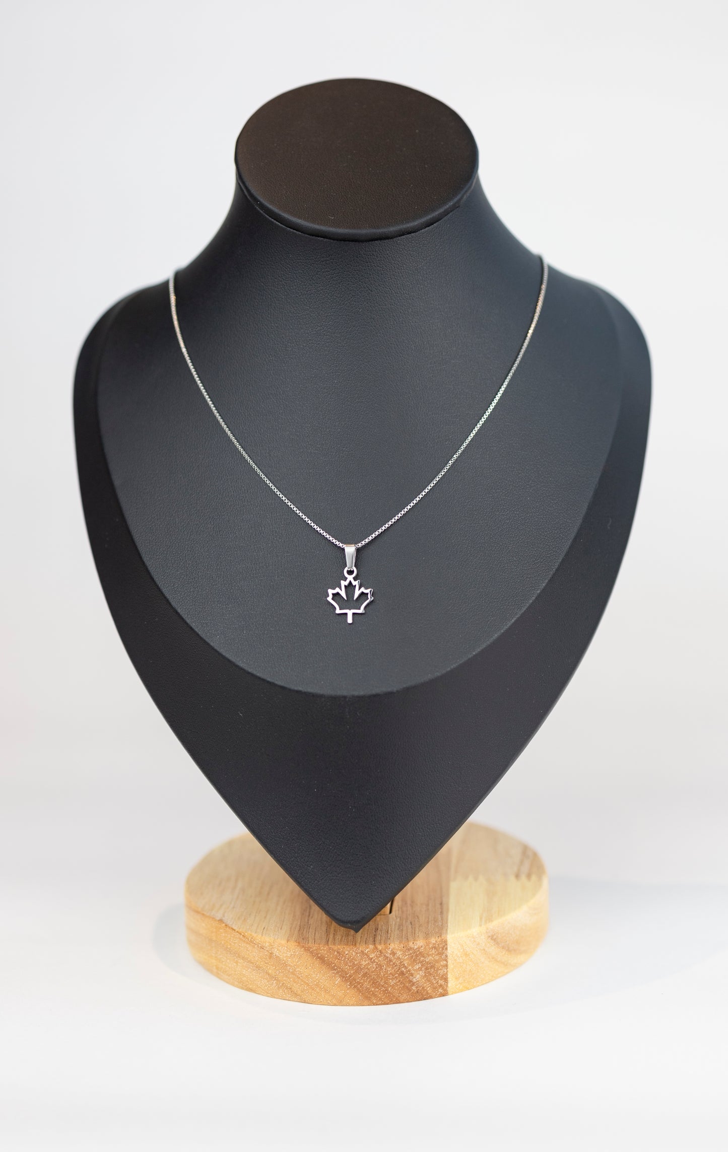 Chaîne ajourée en feuille d'érable