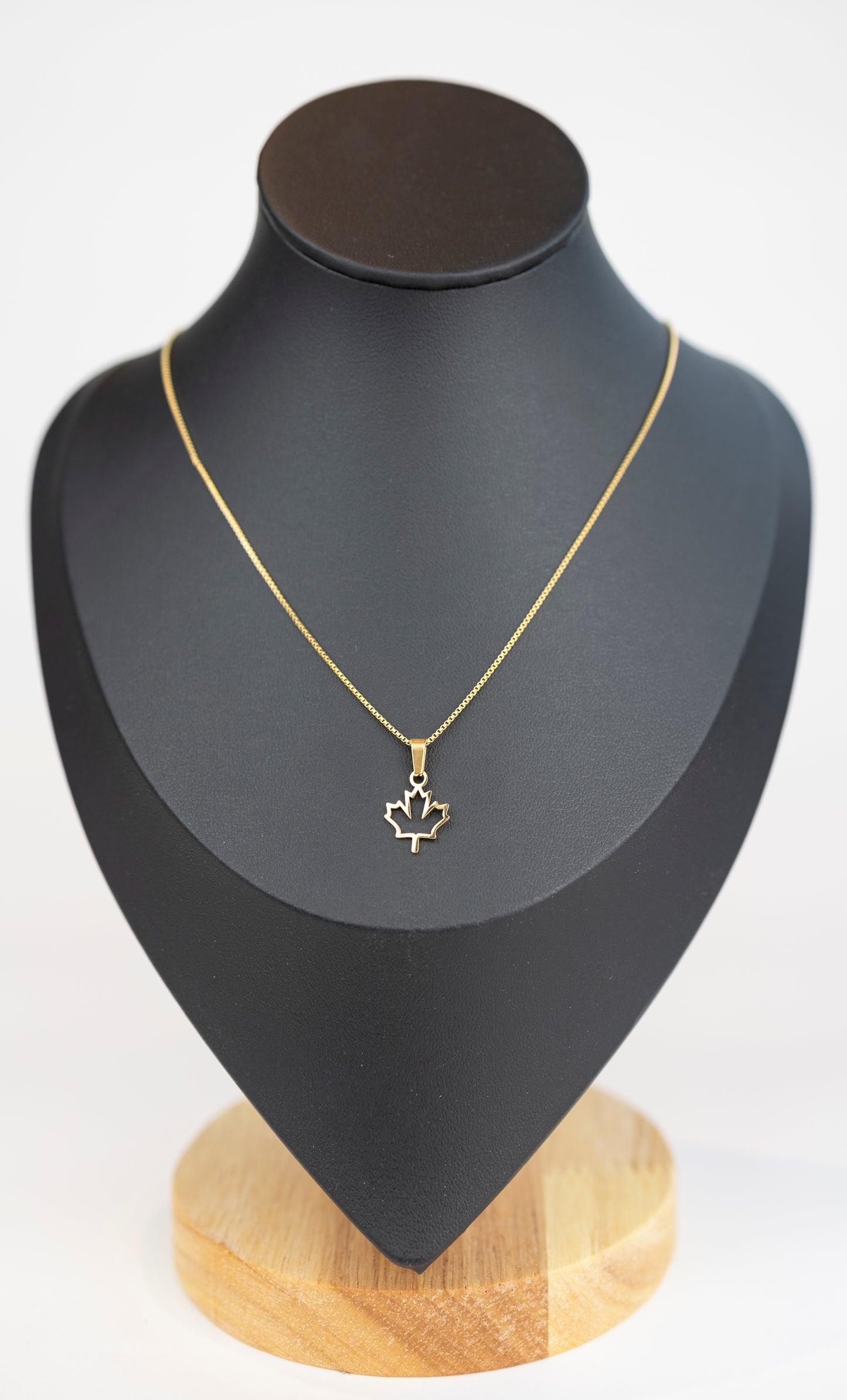 Chaîne ajourée en feuille d'érable