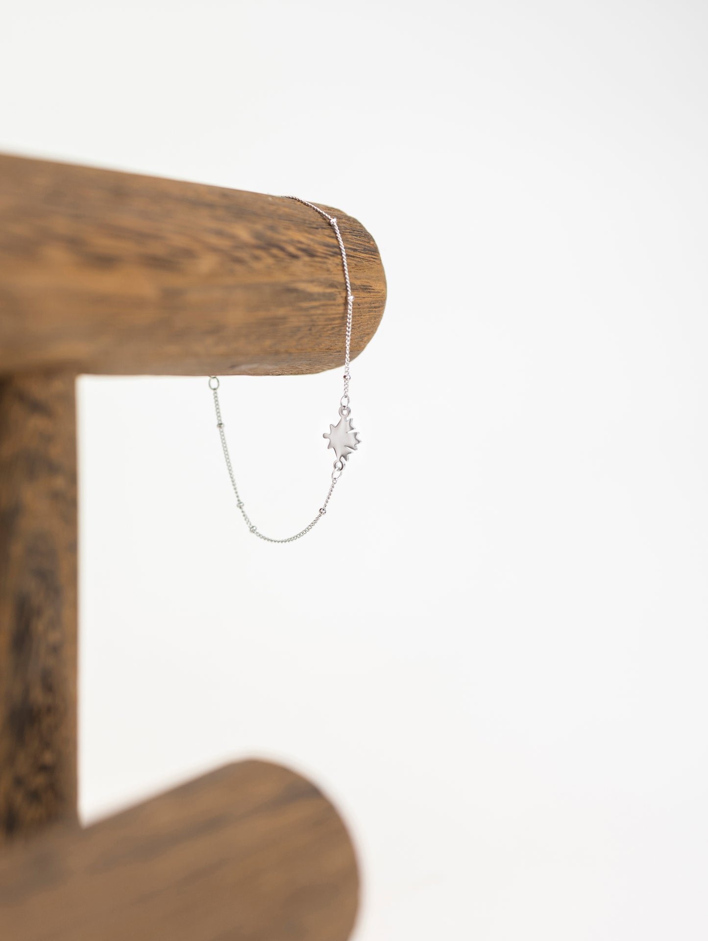 Bracelet Feuille d'érable - Chaîne perlée