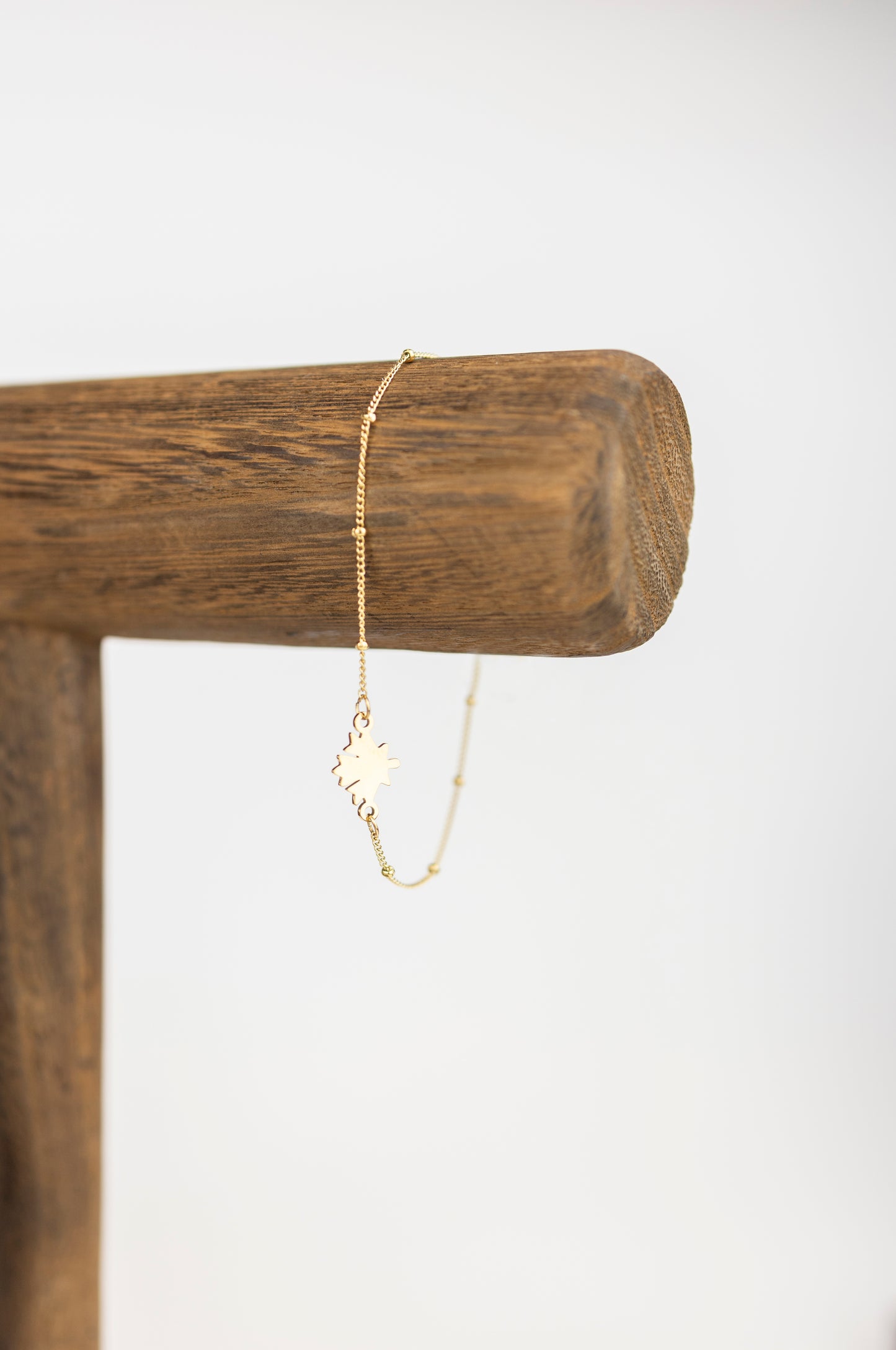 Bracelet Feuille d'érable - Chaîne perlée