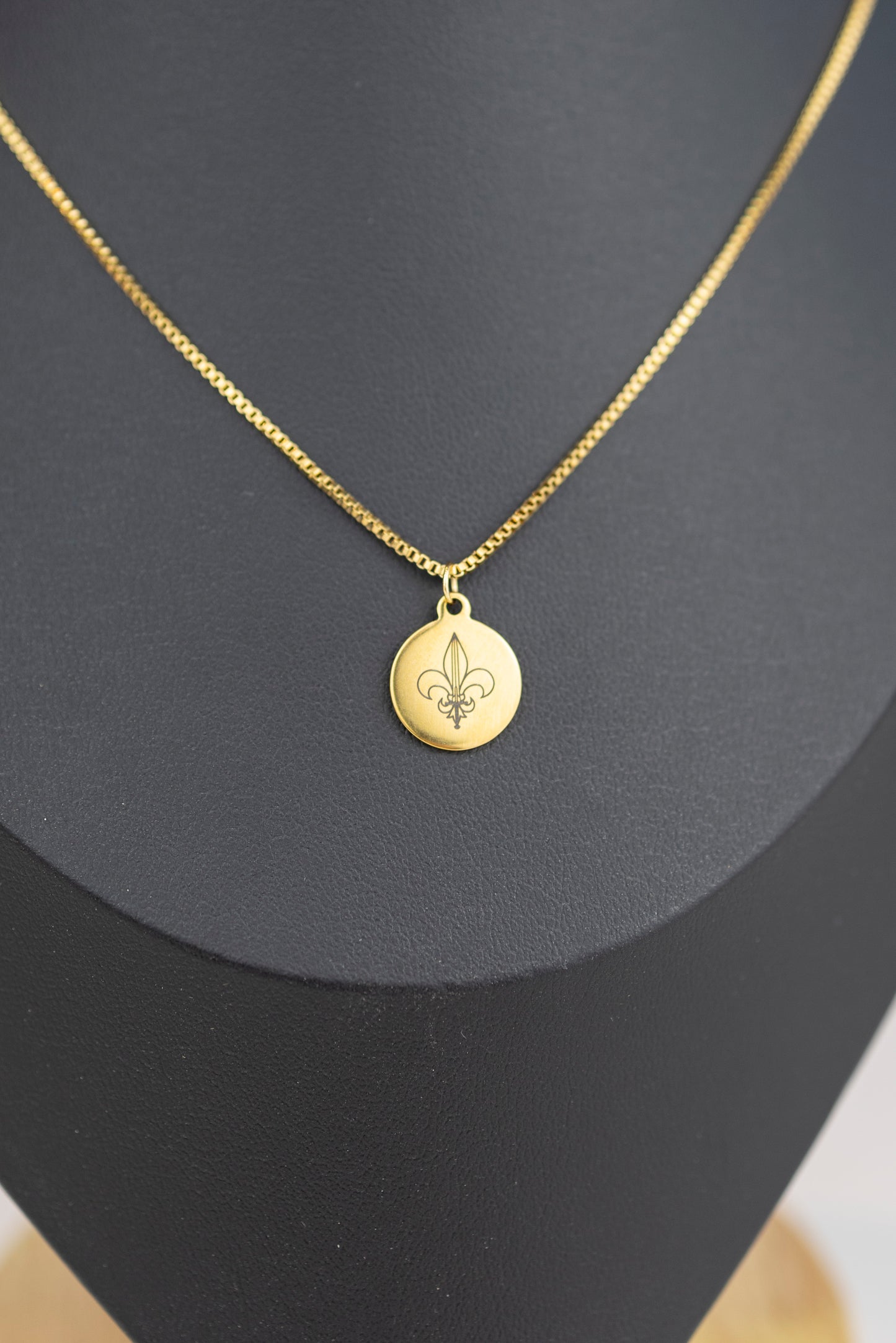 Fleur-de-Lys Pendant Chain