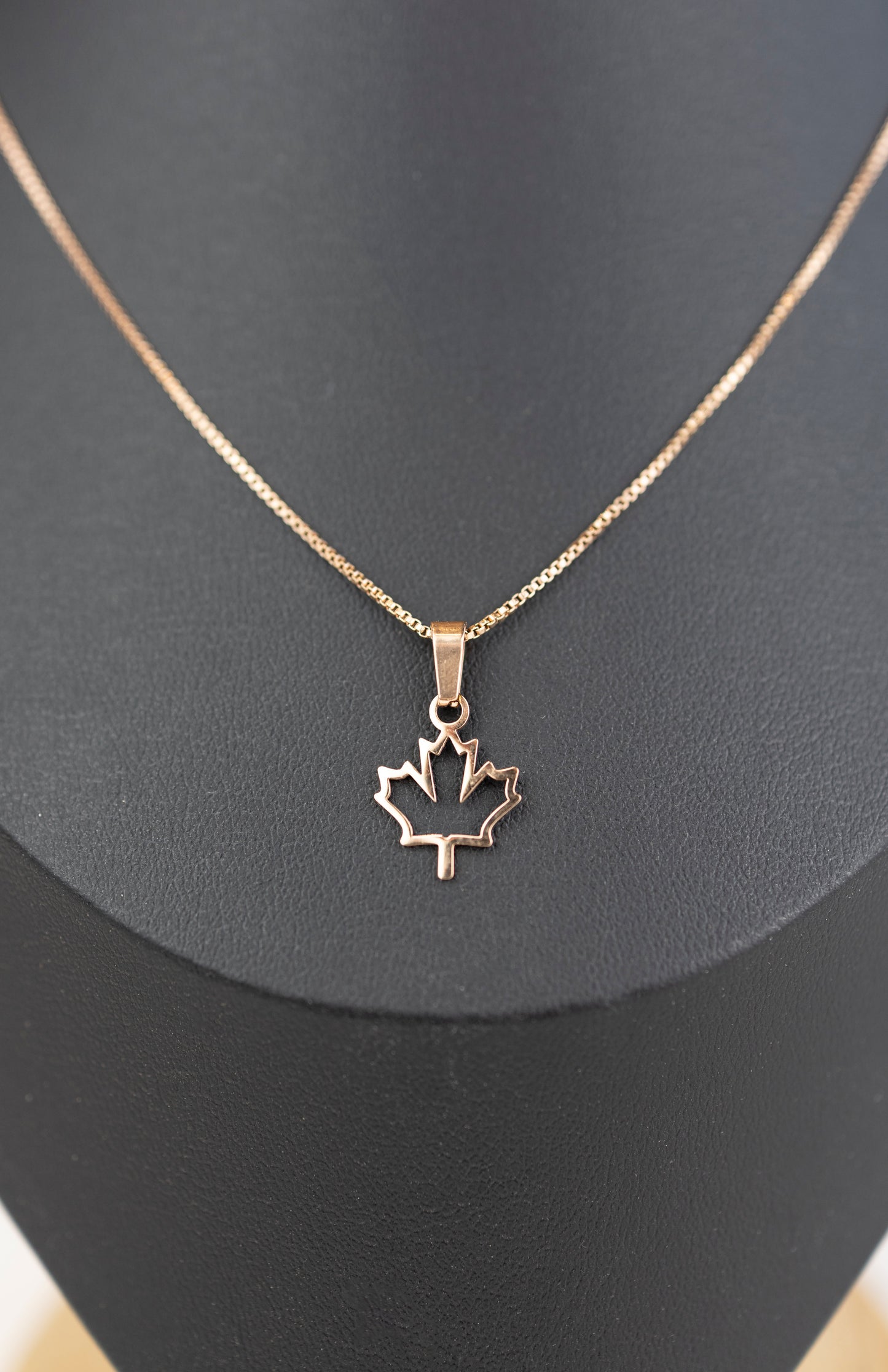 Openwork Maple Leaf Chain